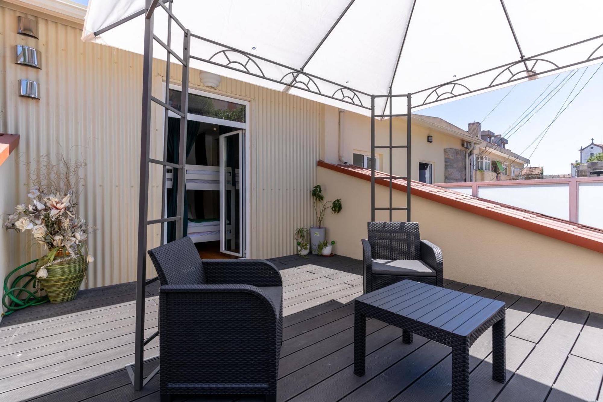 Cozy Nest Hostel Porto Kültér fotó